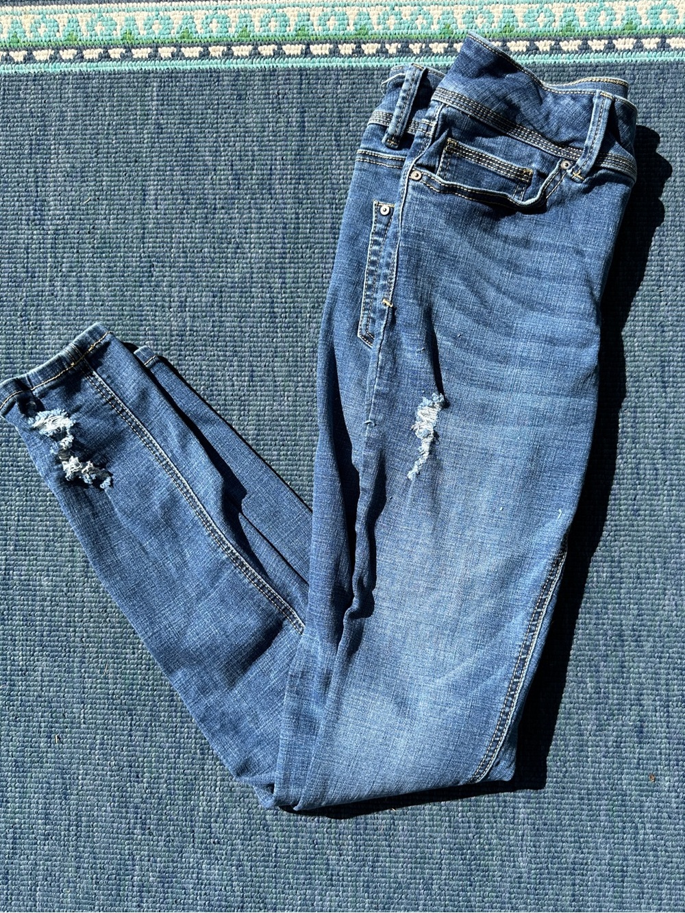 Indigo Rein Distressed Skinny Jeans - Medium Blue size 9 juniors